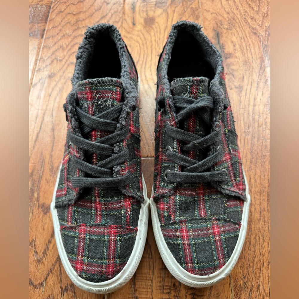 Adorable Blowfish Malibu Slip On Sneakers Sz. 9.5 Womens Shoes plaid fuzzy lined